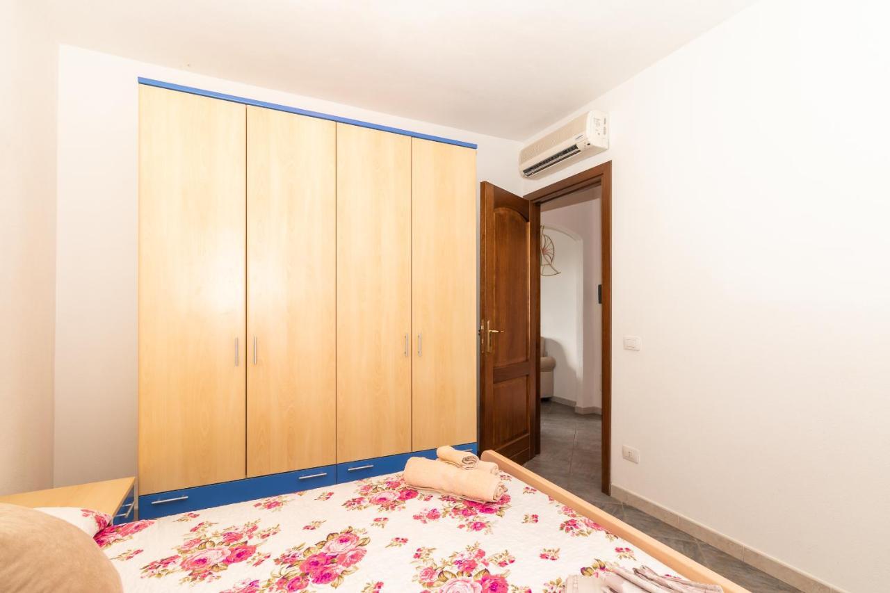 Appartamento Con Piscina 03 Trinità dʼAgultu Exteriör bild